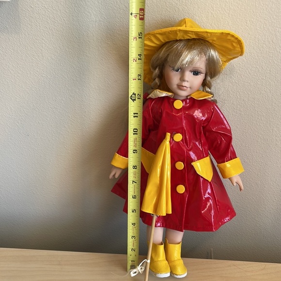 Rain shower Rachel Porcelain doll - Picture 5 of 16